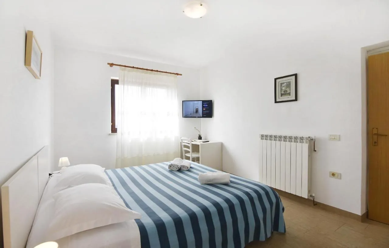 Family Friendly Apartments With A Swimming Pool Valica, Umag - 21926