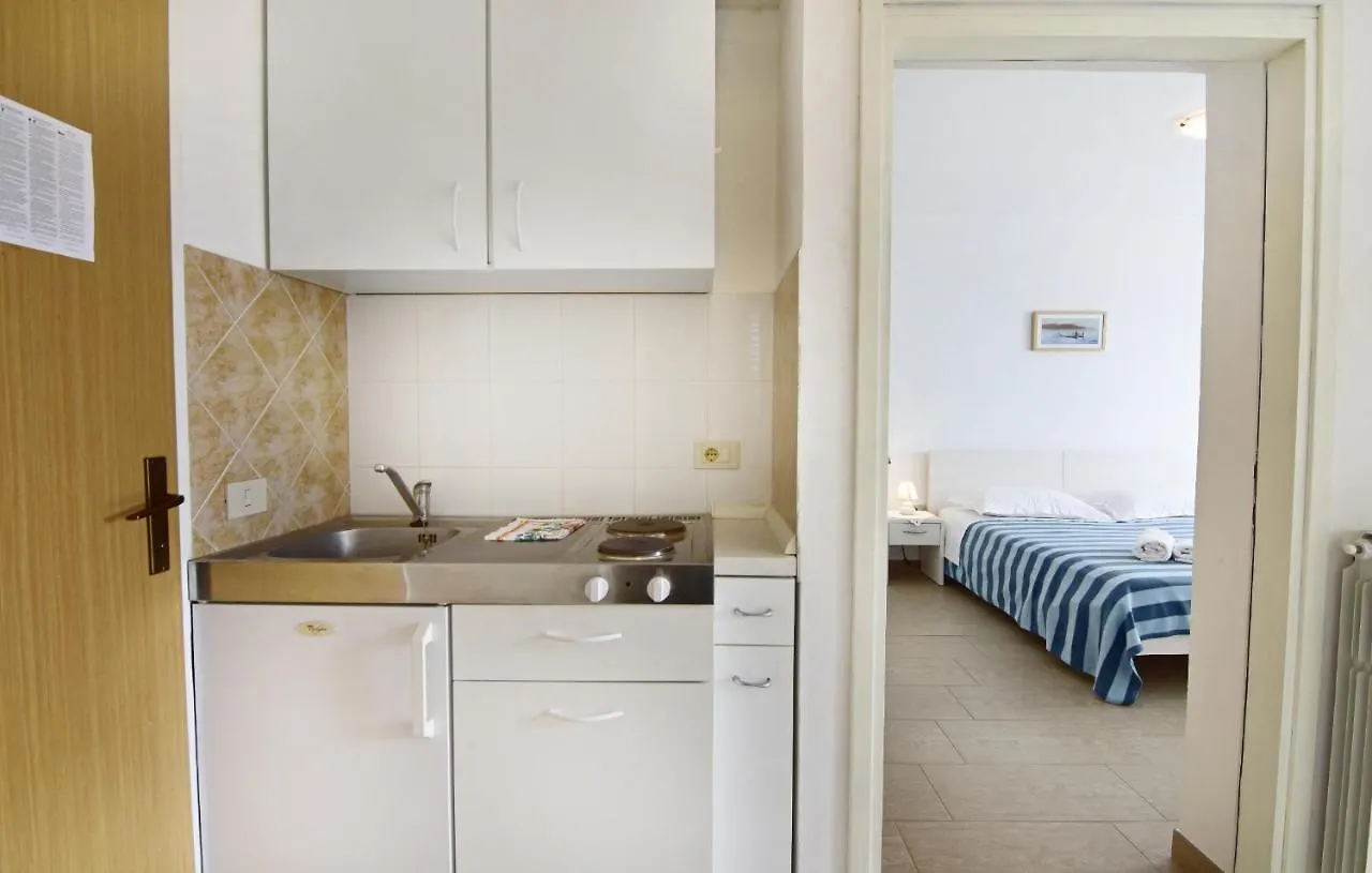 Family Friendly Apartments With A Swimming Pool Valica, Umag - 21926 Hırvatistan