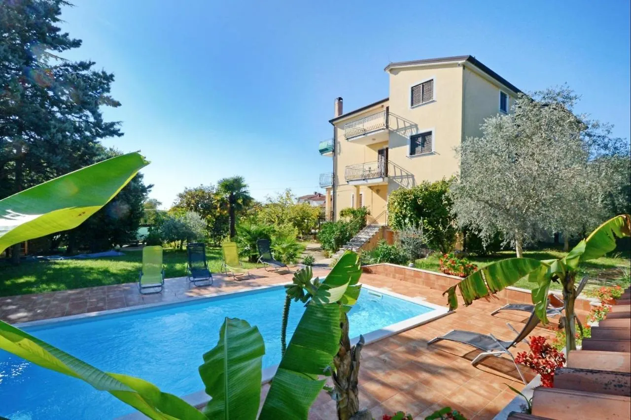 Family Friendly Apartments With A Swimming Pool Valica, Umag - 21926 0*,  Hırvatistan
